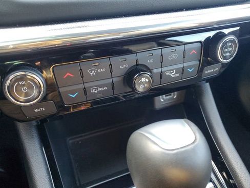 Certified 2024 Jeep Compass Limited w/ High Altitude Package image 24