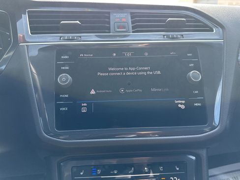 Certified 2022 Volkswagen Tiguan SEL R-Line image 58