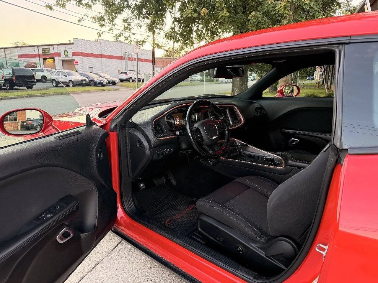 Used 2019 Dodge Challenger SXT RWD image 11