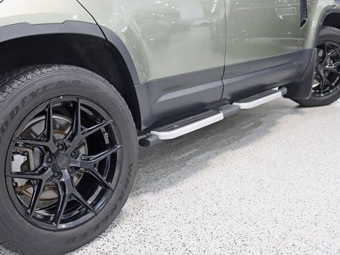 Used 2020 Land Rover Defender 110 SE image 12