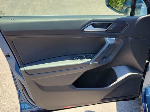 Used 2018 Volkswagen Tiguan SE FWD image 16