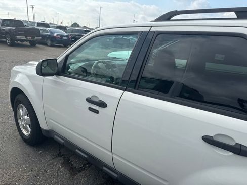 Used 2011 Ford Escape XLT w/ 201A Rapid Spec Order Code FWD image 16