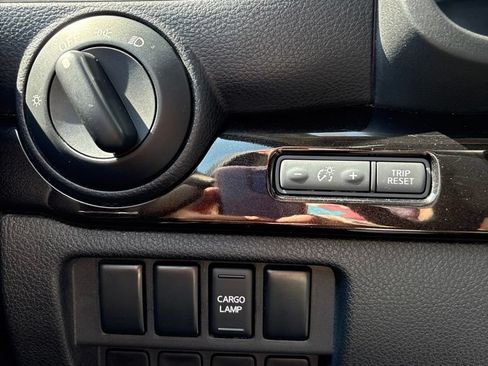 Used 2017 Nissan Titan SV AWD/4WD image 16