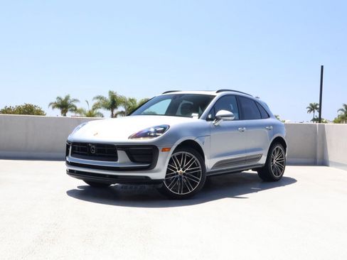 Certified 2026 Porsche Macan AWD/4WD image 1