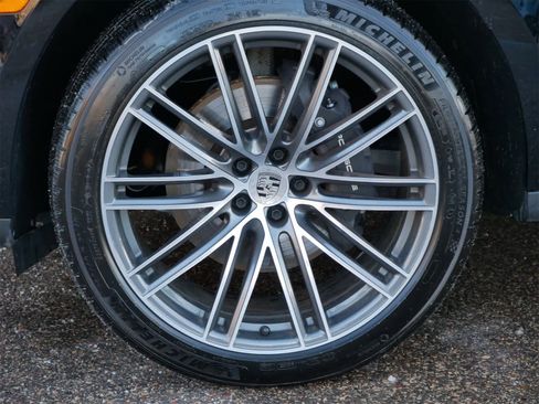 Used 2025 Porsche Macan image 7