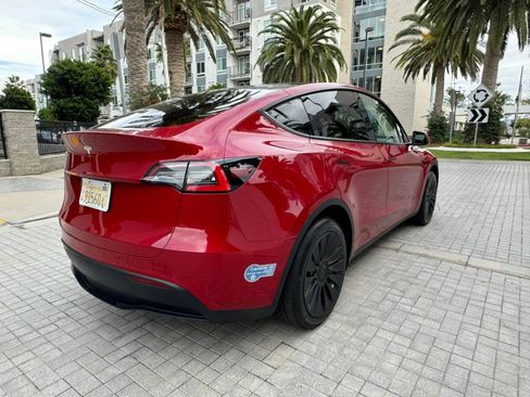 Used 2024 Tesla Model Y Long Range RWD image 5
