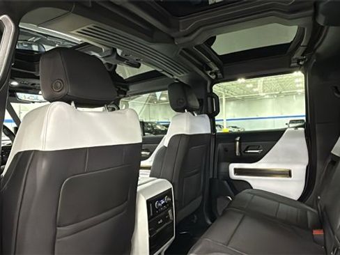 Used 2025 GMC Hummer EV 2X image 15