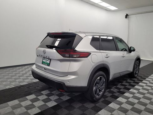 Used 2025 Nissan Rogue SV FWD image 9