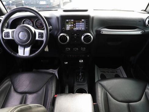 Used 2017 Jeep Wrangler Unlimited Rubicon image 16