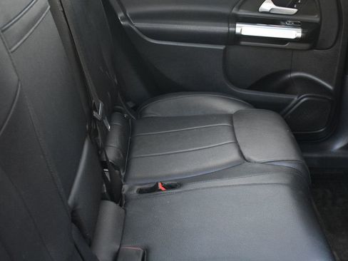Used 2021 Mercedes-Benz GLB 250 4MATIC w/ Premium Package image 26