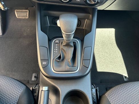 Used 2025 Kia Soul LX w/ LX Technology Package FWD image 34