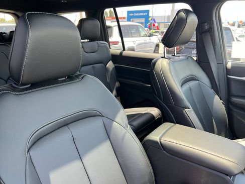 New 2026 Jeep Grand Cherokee L Limited w/ Limited Altitude Package AWD/4WD image 17