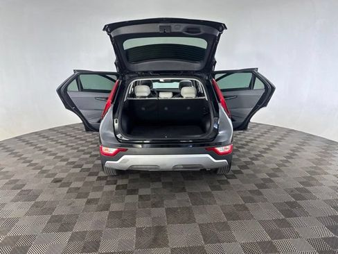 Certified 2025 Kia Niro EX FWD image 17