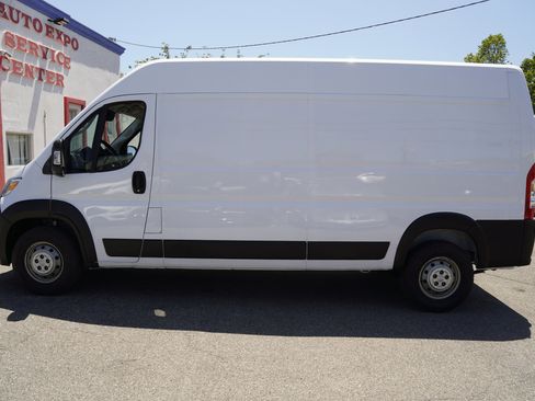 Used 2023 RAM ProMaster 2500 FWD image 3
