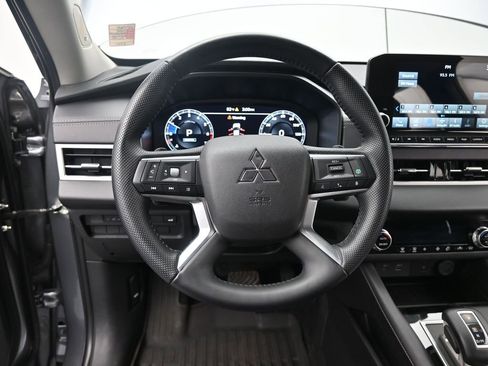Used 2024 Mitsubishi Outlander SE AWD/4WD image 35