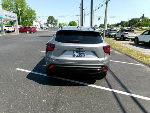 New 2026 Chevrolet Trax RS w/ Sunroof Package FWD image 4