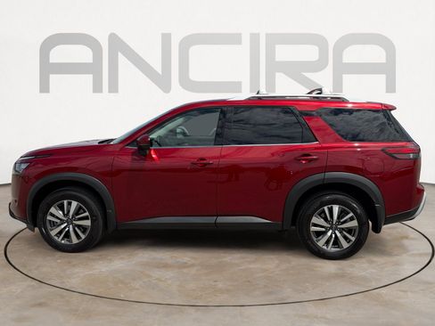 Used 2025 Nissan Pathfinder SL AWD/4WD image 7