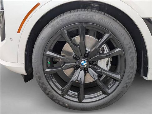 Used 2026 BMW X7 xDrive40i w/ M Sport Package AWD/4WD image 10