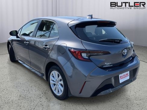 Used 2025 Toyota Corolla SE image 3