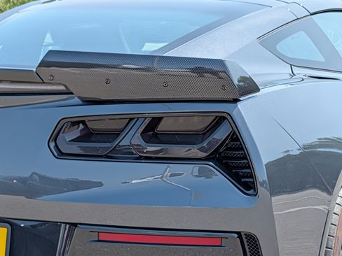 Used 2017 Chevrolet Corvette Stingray Coupe w/ 1LT RWD image 11
