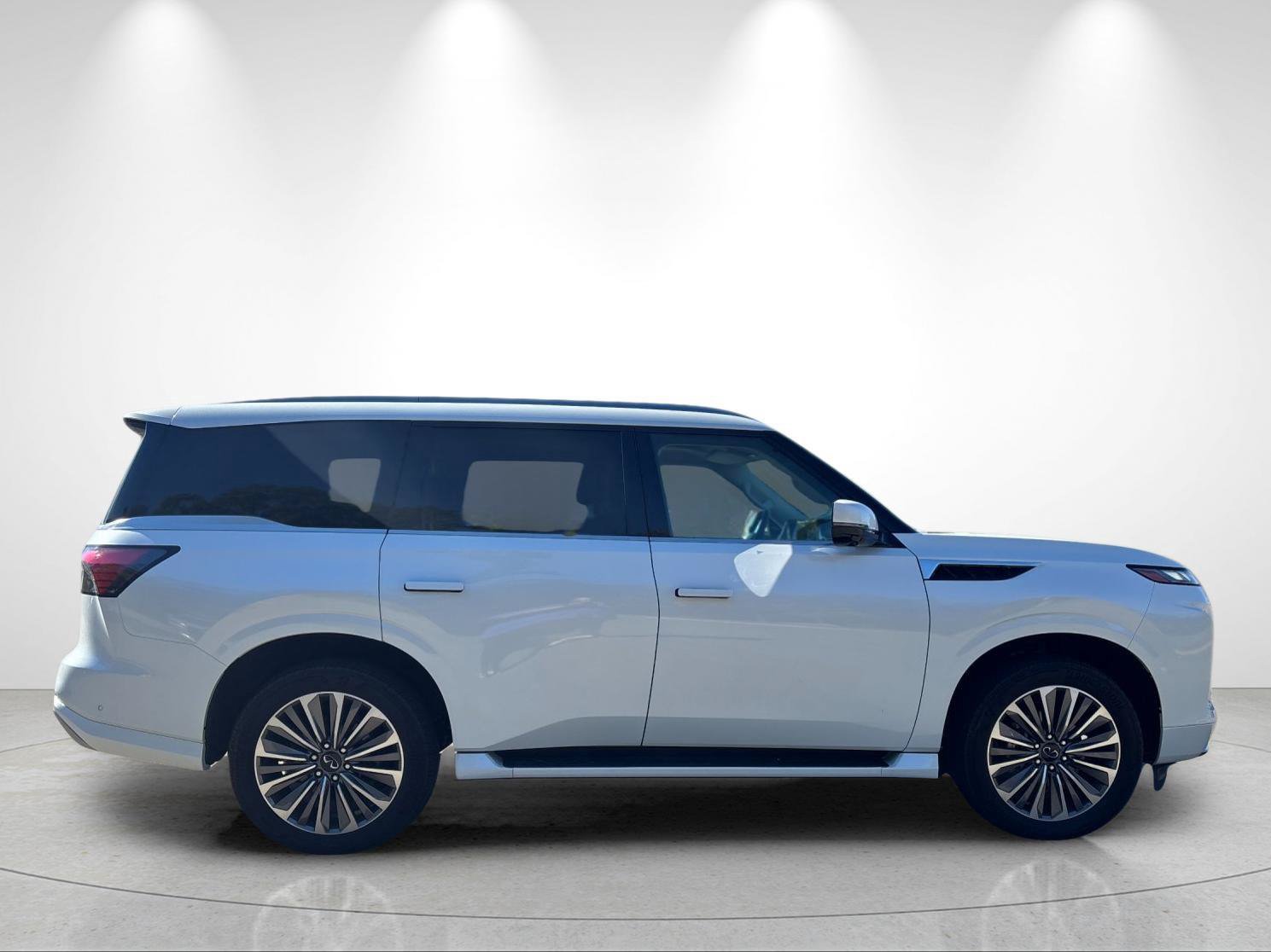 Used 2025 INFINITI QX80 Luxe AWD/4WD image 6