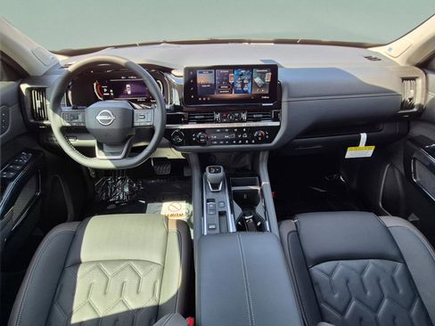 New 2026 Nissan Pathfinder Platinum w/ Cargo Package FWD image 12