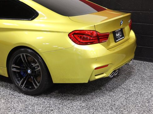 Used 2019 BMW M4 Coupe w/ Executive Package RWD image 26