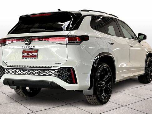 New 2026 Volkswagen Tiguan SE R-Line image 4