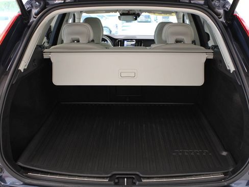 Used 2021 Volvo XC60 T5 Inscription w/ Protection Package Premier FWD image 35