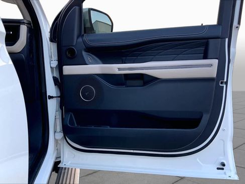 Certified 2023 Ford Expedition Max Platinum RWD image 46