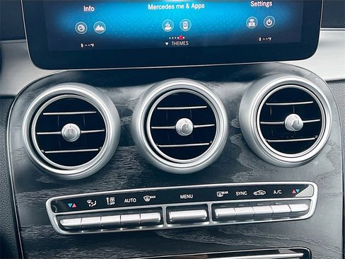 Used 2021 Mercedes-Benz GLC 300 4MATIC image 15