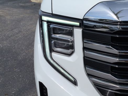 Used 2025 GMC Sierra 1500 SLT AWD/4WD image 10