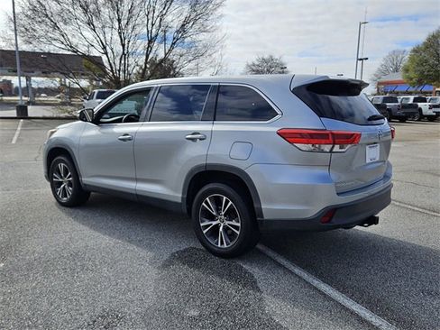 Used 2019 Toyota Highlander LE image 9