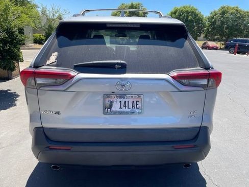 Used 2021 Toyota RAV4 LE AWD/4WD image 5