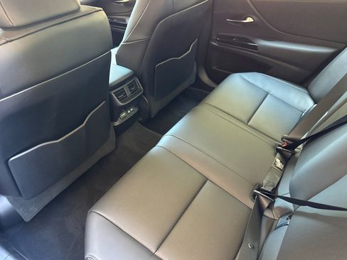 Used 2023 Lexus ES 300h w/ Premium Package FWD image 28