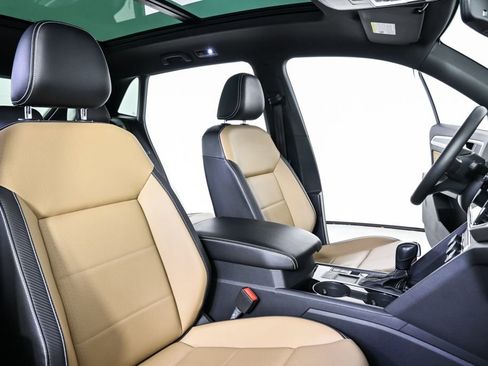 Used 2022 Volkswagen Atlas Cross Sport SE image 22