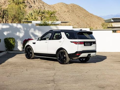 Used 2025 Land Rover Discovery Dynamic SE AWD/4WD image 9