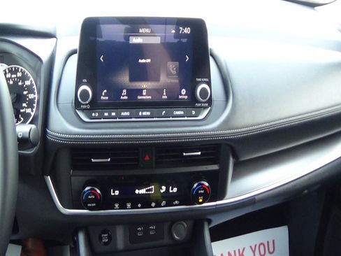 Used 2025 Nissan Rogue SV image 25