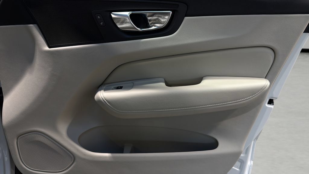Used 2023 Volvo XC60 B5 Core AWD/4WD image 10