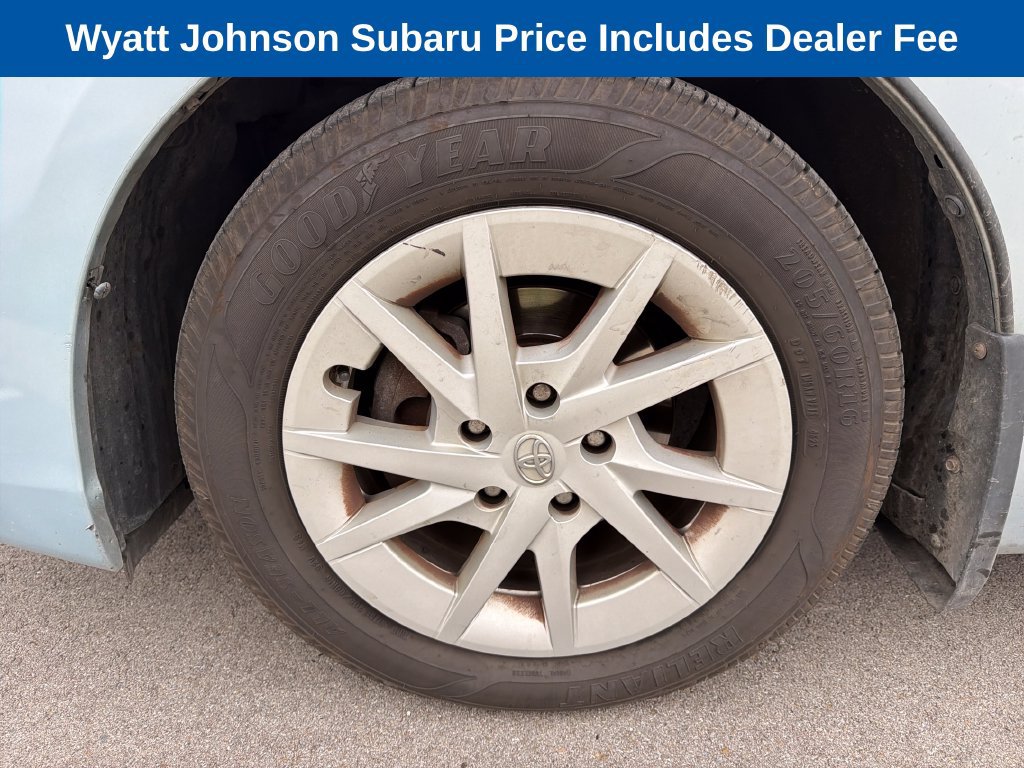 Used 2014 Toyota Prius V Two FWD image 2
