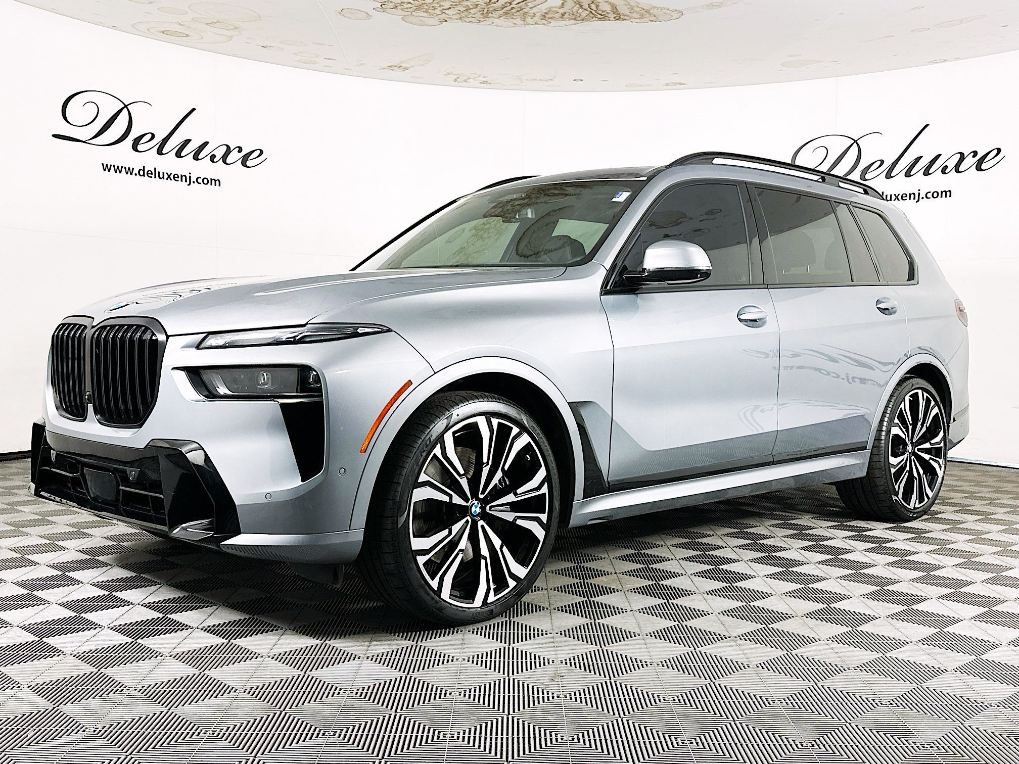 Used 2024 BMW X7 xDrive40i w/ Executive Package AWD/4WD image 3