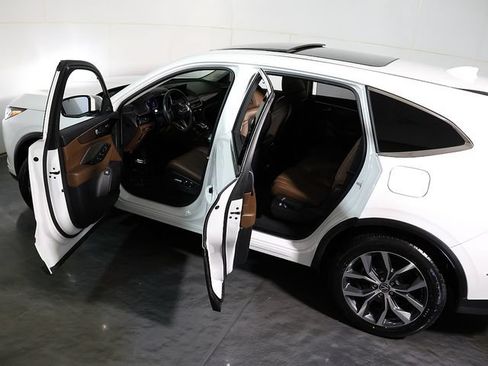 Used 2024 Acura MDX SH-AWD w/ Technology Package image 5