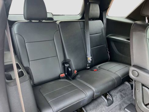 Used 2023 Chevrolet Traverse LT w/ LT Premium Package AWD/4WD image 29