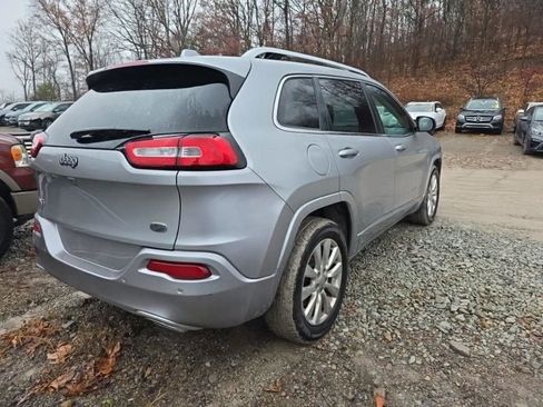 Used 2017 Jeep Cherokee Overland image 2