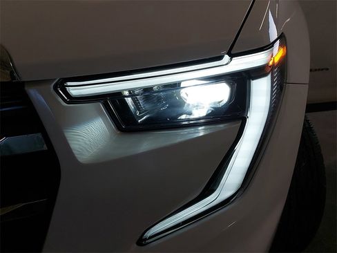 Used 2024 GMC Acadia Elevation image 28