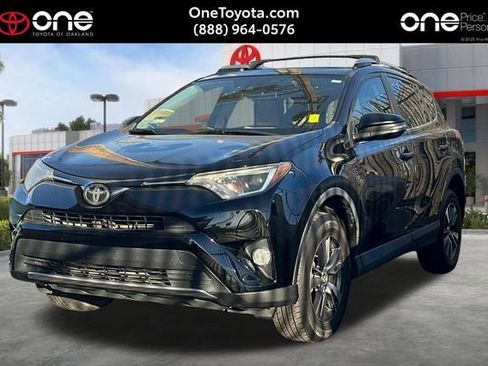 Used 2018 Toyota RAV4 XLE image 1