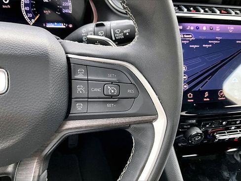 Certified 2024 Jeep Grand Cherokee L Limited w/ Luxury Tech Group II image 32