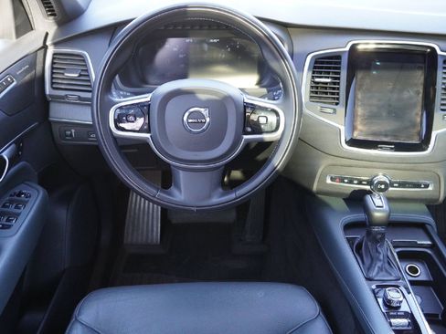 Used 2020 Volvo XC90 T6 Momentum w/ Advanced Package image 22