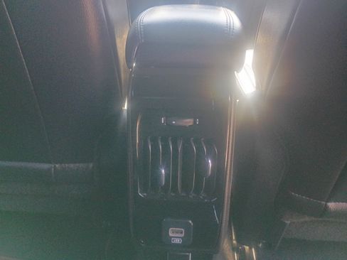 Used 2025 Jeep Compass Trailhawk AWD/4WD image 9