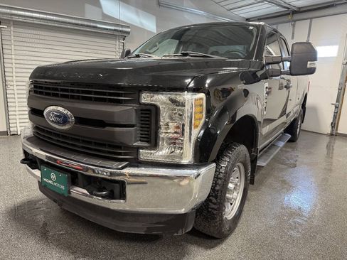 Used 2018 Ford F250 XL w/ Power Equipment Group AWD/4WD image 2